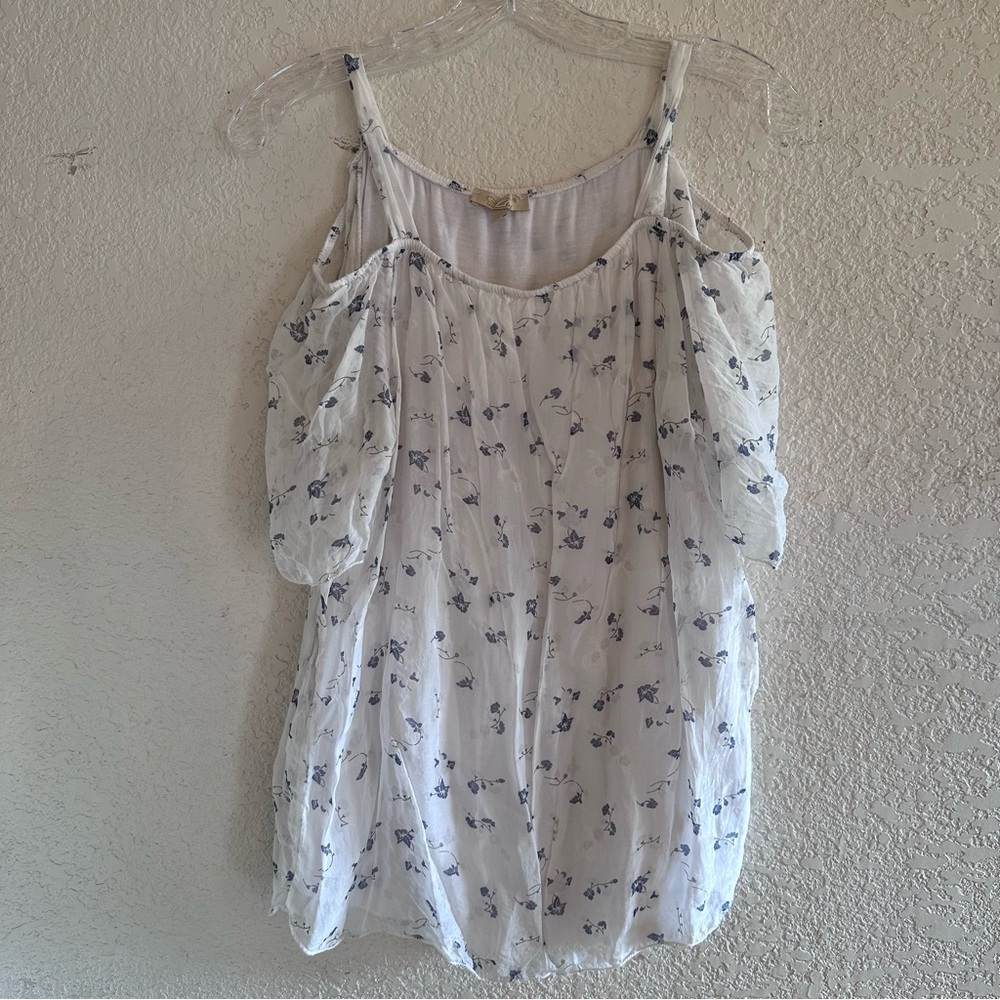 **Gusy White and Blue Cold-Shoulder Blouse - Size Large**
